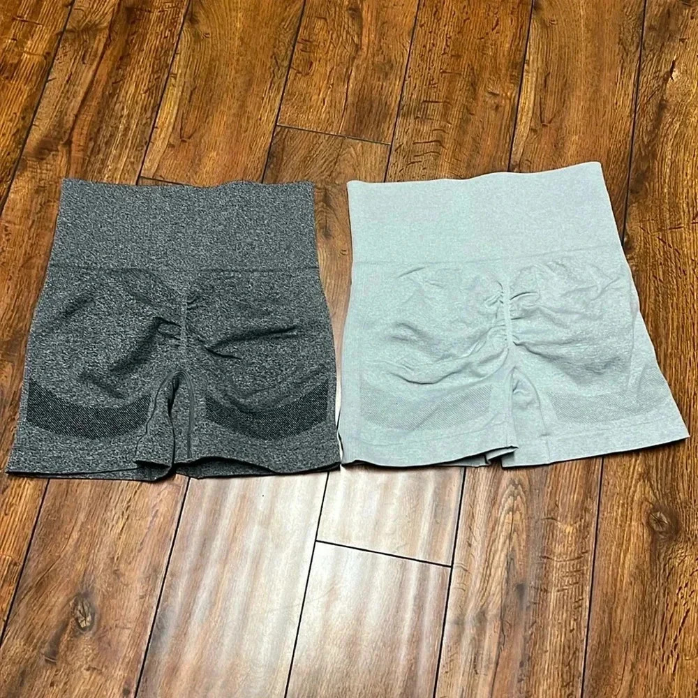 2 Booty scrunch shorts